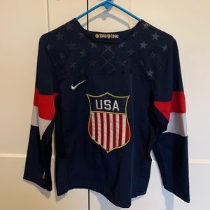 🇺🇸Team USA🇺🇸 hockey jersey- size youth S/M
